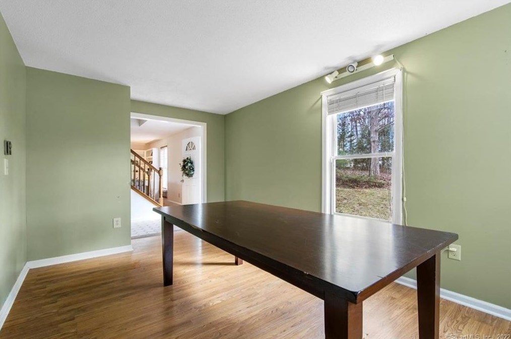 32 Pleasant Valley Rd, Clinton CT  06413-1205 exterior