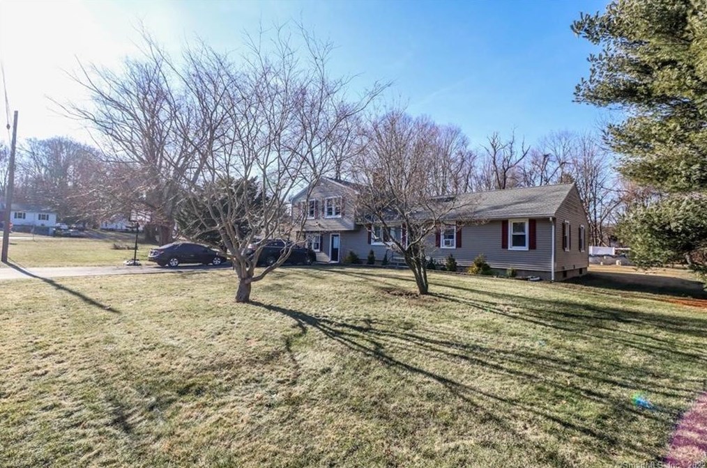 15 Rosemary Ln, Cheshire, CT 06410