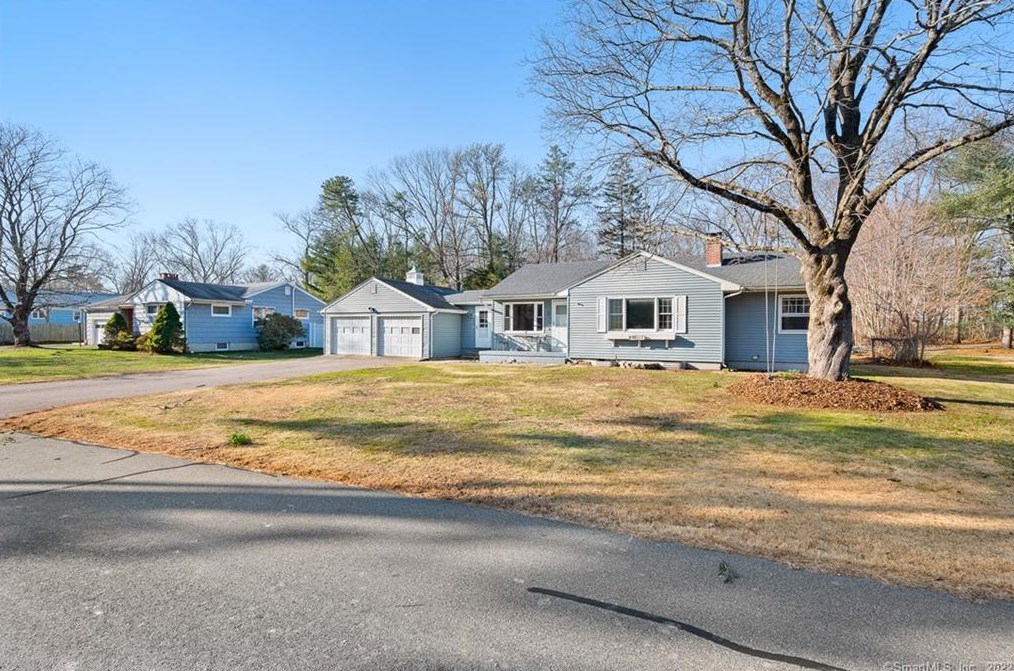5 Harvard Rd, Gales Ferry, CT 06335