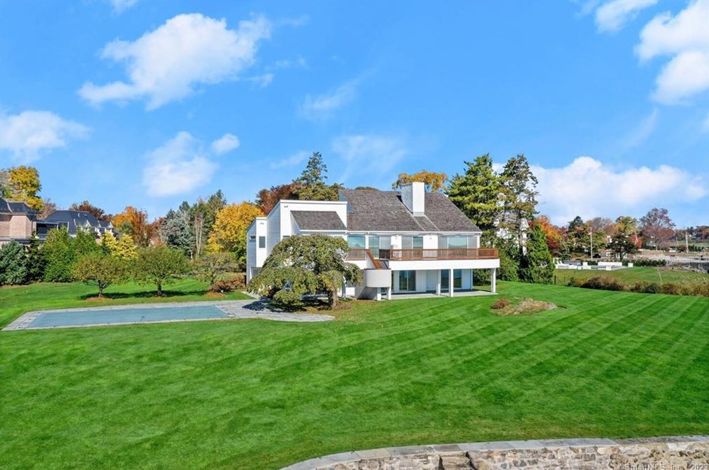 1095 Pequot Ave, Southport, CT 06890