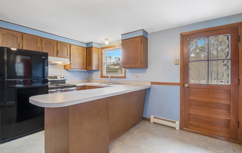 1045 E Lake Rd, Chesterfield, CT 06370