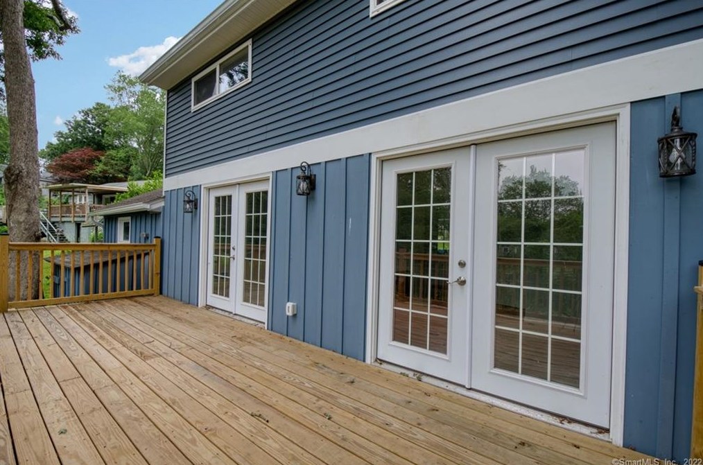 43 Lake Dr, Chesterfield CT  06370-1042 exterior
