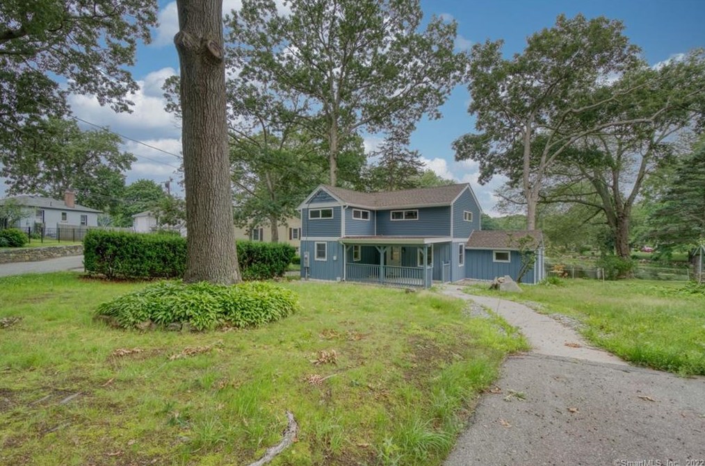 43 Lake Dr, Chesterfield CT  06370-1042 exterior