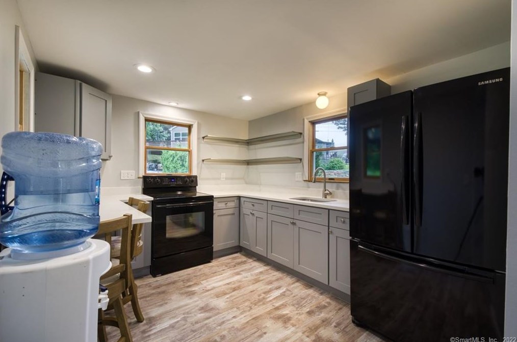 43 Lake Dr, Chesterfield CT  06370-1042 exterior
