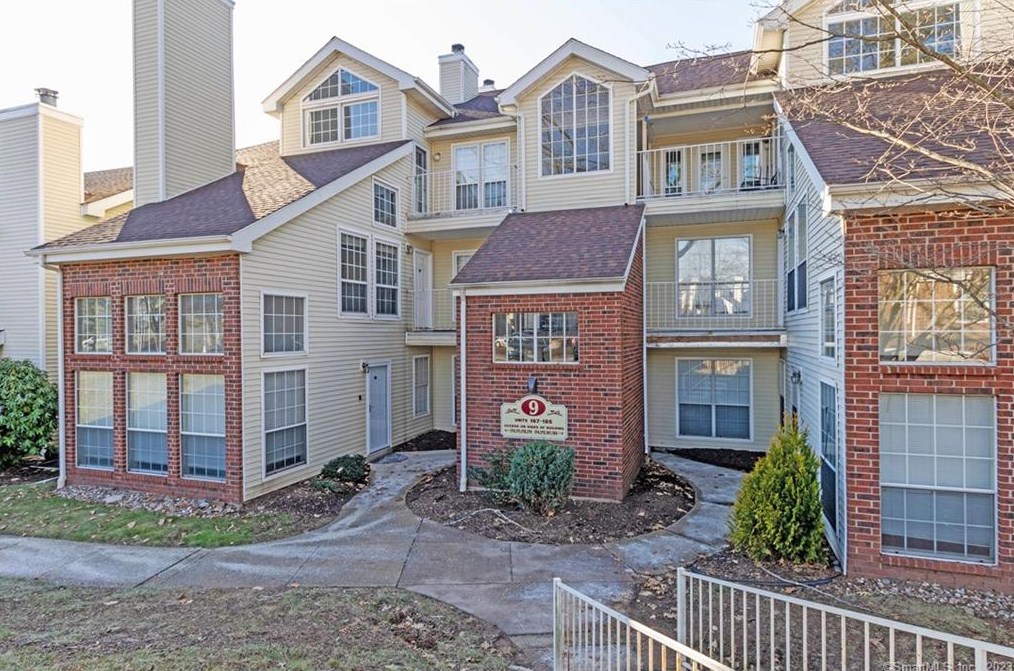 177 Carriage Crossing Ln #177, Middletown, CT 06457