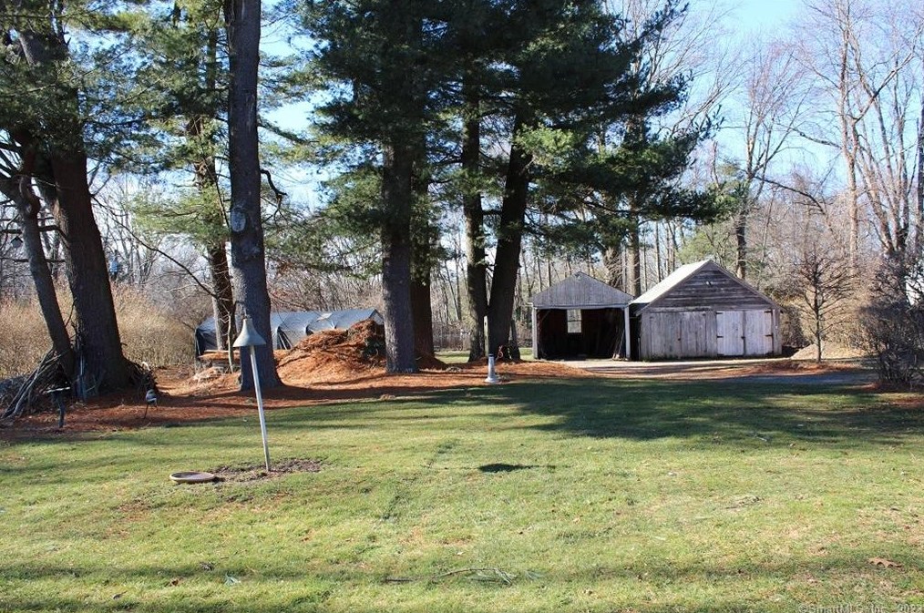 271 Isinglass Rd, Huntington, CT 06484