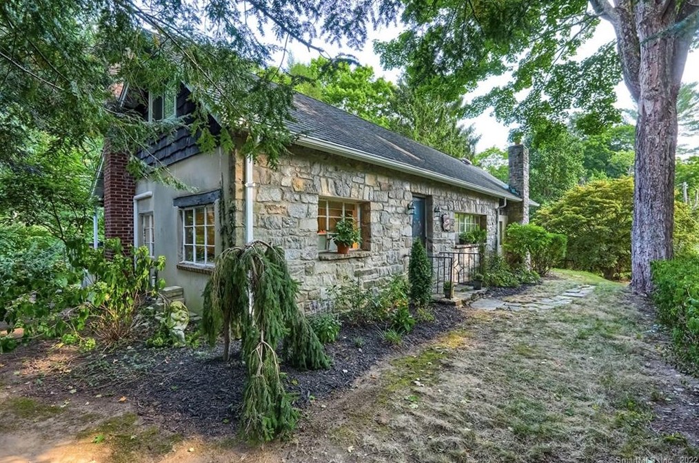 105 Ladder Hill Rd N, Weston, CT 06883