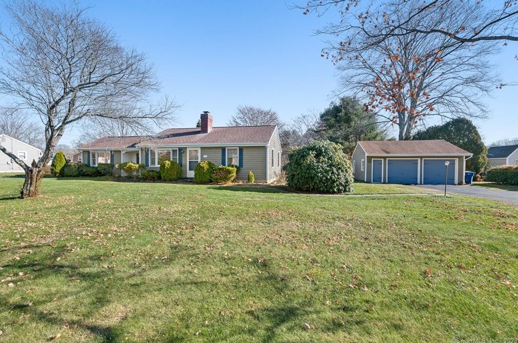 269 Niantic River Rd, Waterford, CT 06385