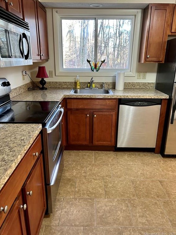 440 Elm St, Upper Stepney, CT 06468