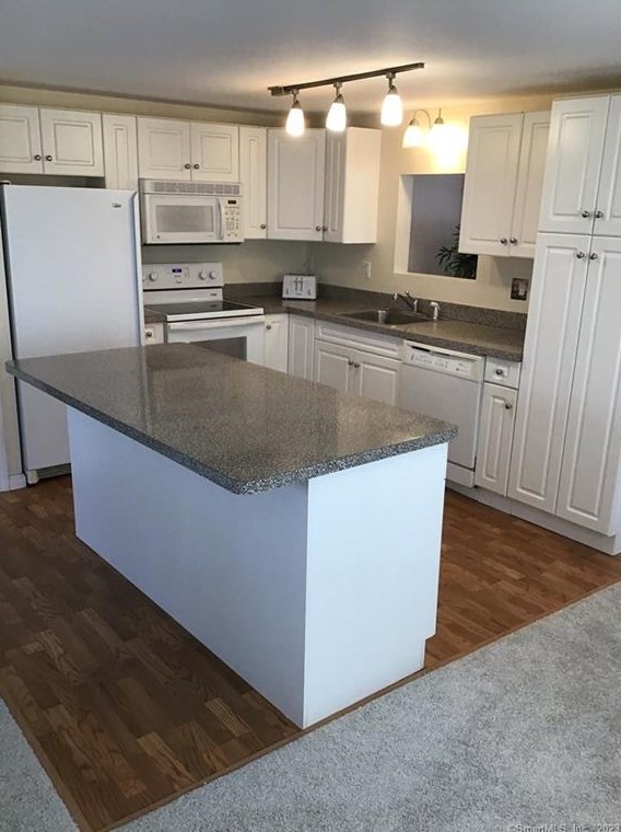 18 Harvey Dr, Fenwick, CT 06475