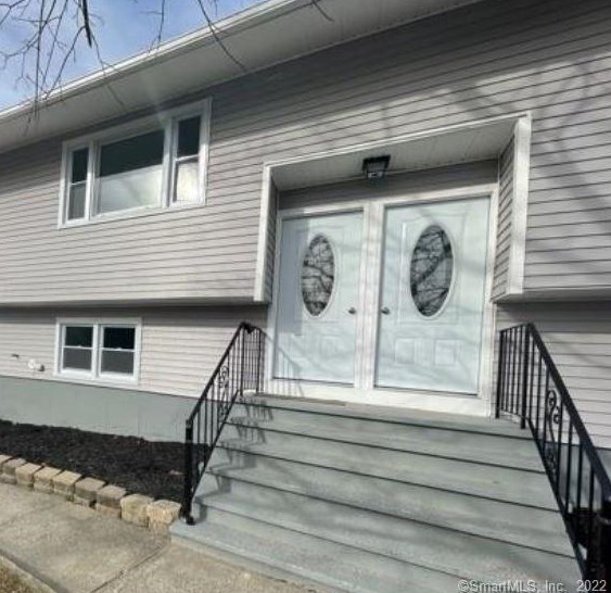 29 Spread Oak Ln, Waterbury, CT 06704