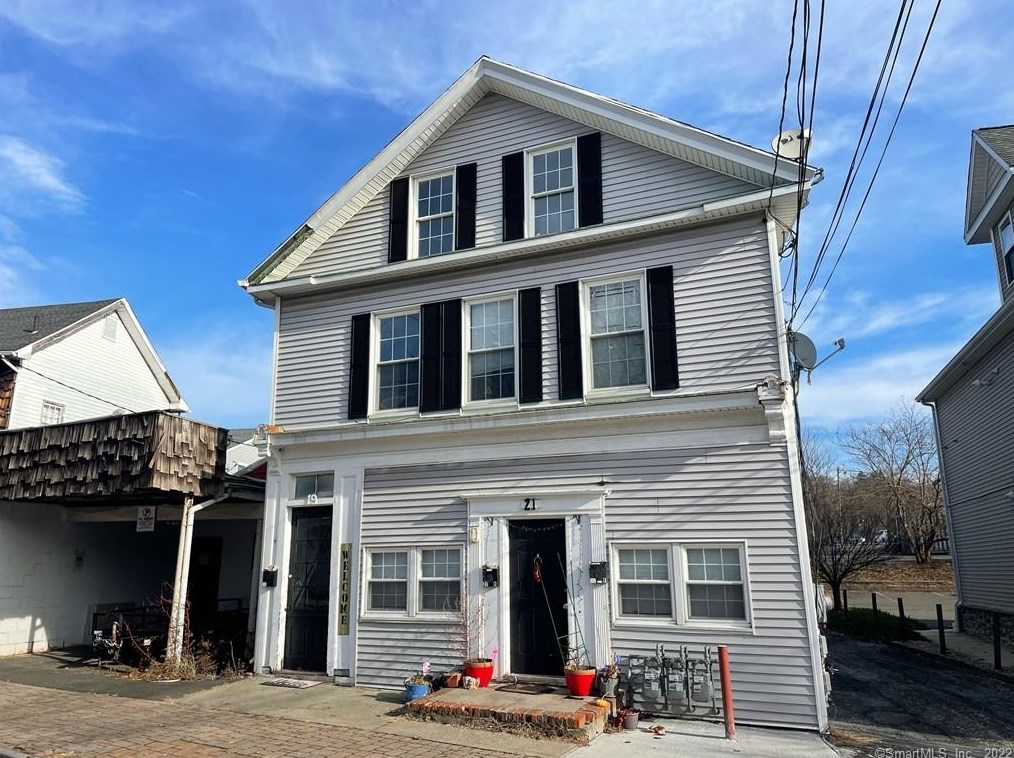 21 Liberty St, Southington, CT 06489
