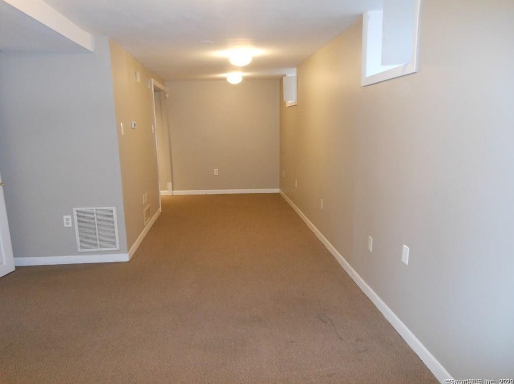 1 Bridgeport Ave, Huntington, CT 06484