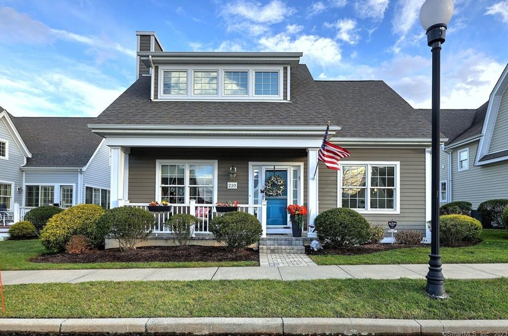 210 Deerfield Ln #210, Orange, CT 06477