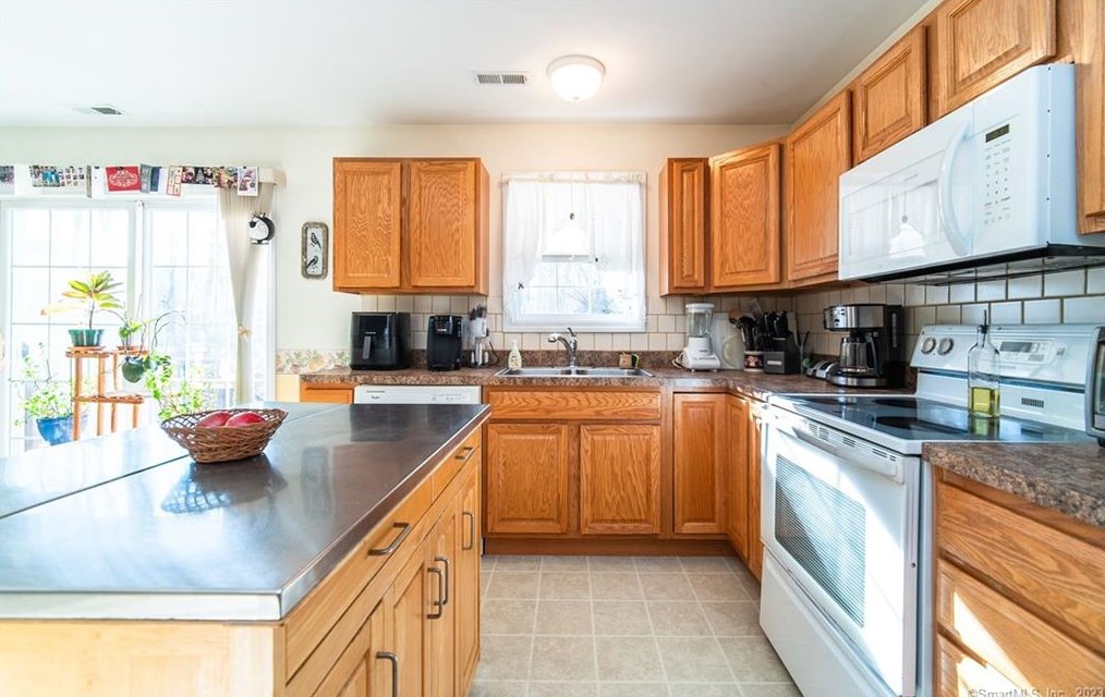 422 Jones Rd, Union City CT  06770-1533 exterior