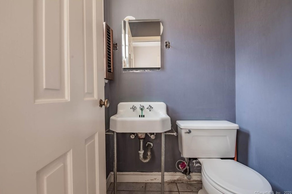 25 Butternut Ln, Watertown CT  06795-1424 exterior