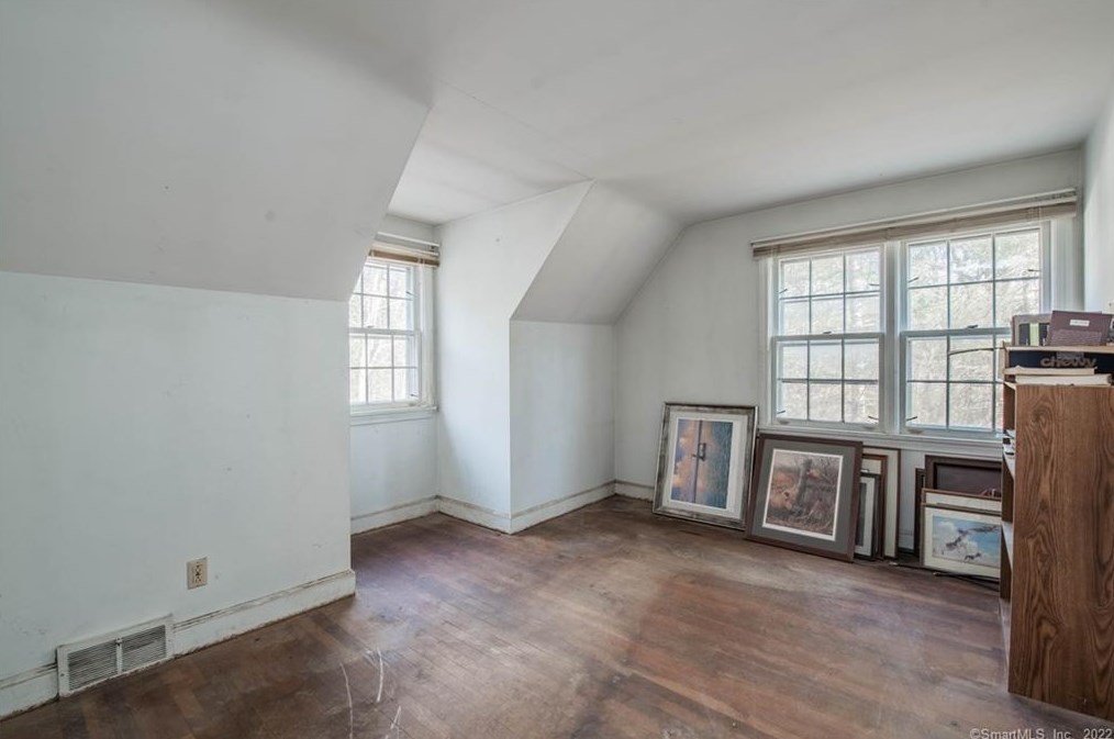 25 Butternut Ln, Watertown CT  06795-1424 exterior