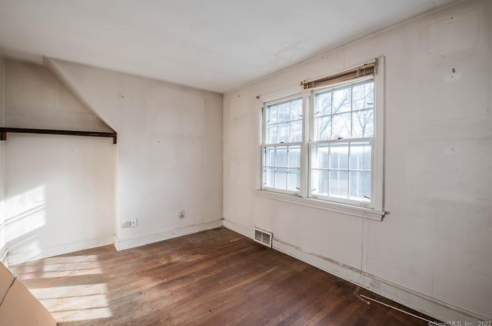 25 Butternut Ln, Watertown CT  06795-1424 exterior