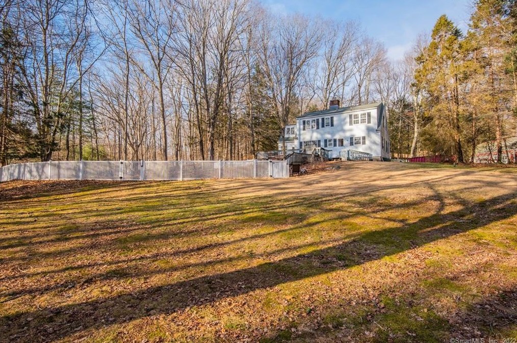 25 Butternut Ln, Watertown CT  06795-1424 exterior