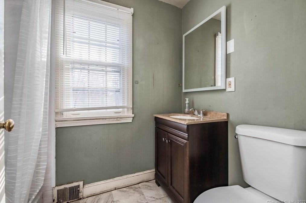 25 Butternut Ln, Watertown CT  06795-1424 exterior