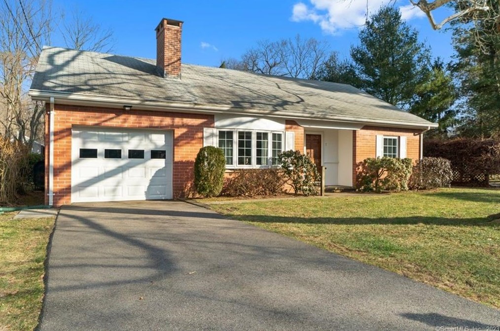 7 Clark Ln, Essex, CT 06426