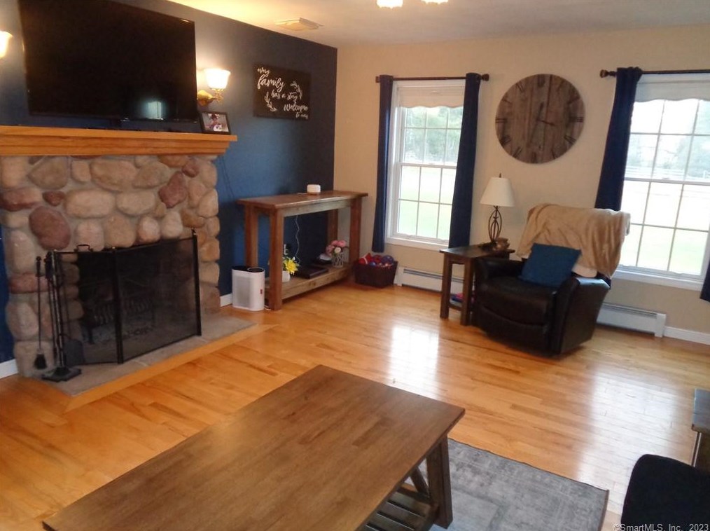 3 Maple Valley Rd, Manchester, CT 06043