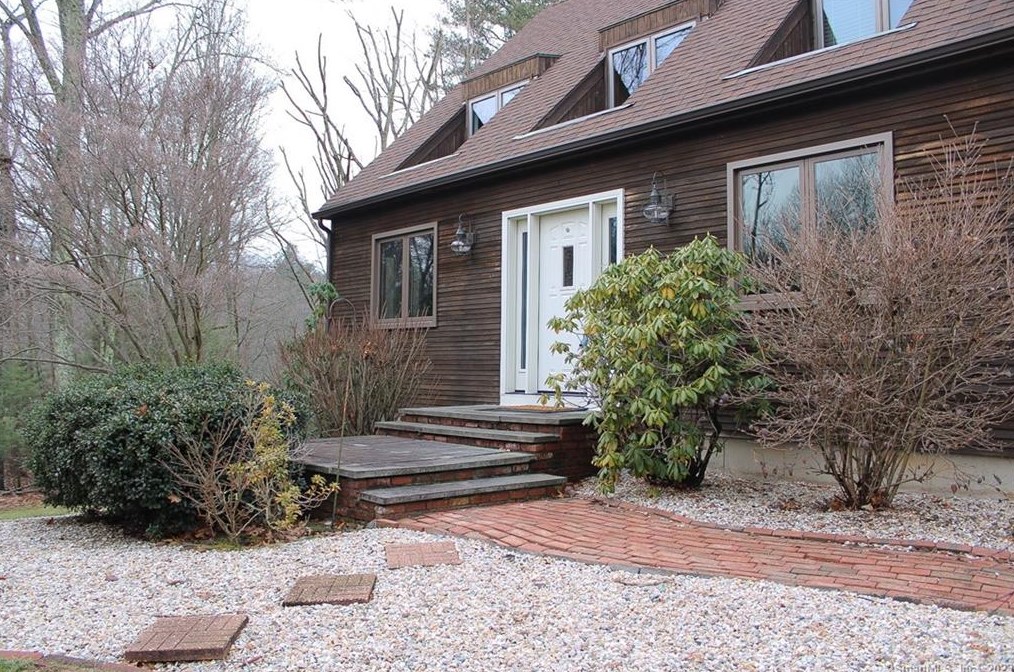 31 Rocco Rd, Manchester, CT 06043