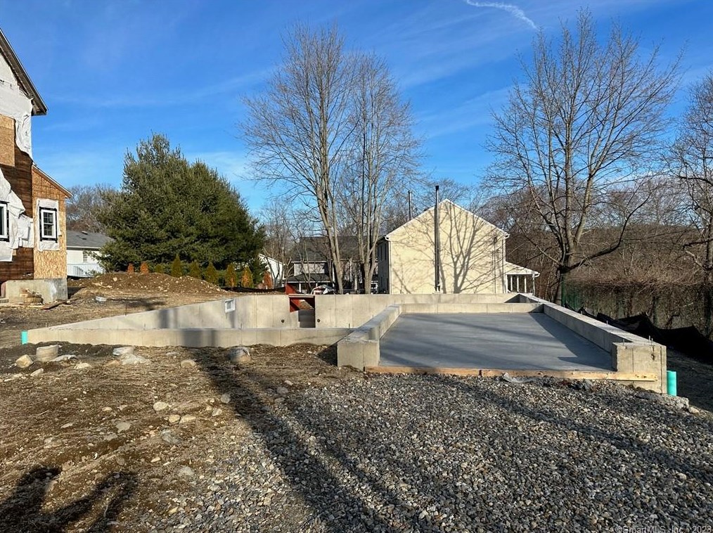 38 Wright St, Huntington, CT 06484-4435