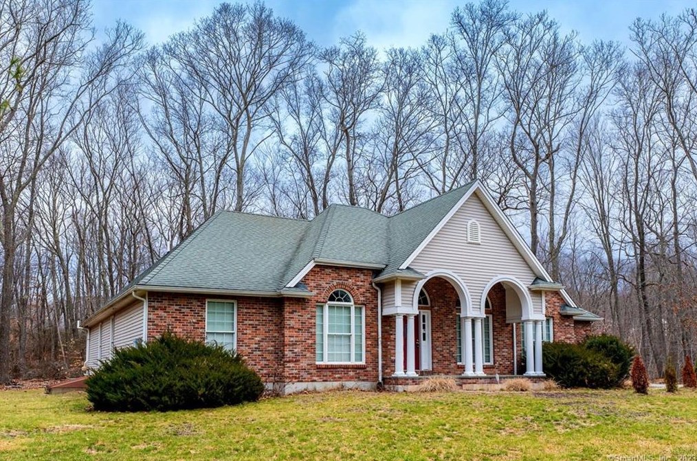 5 Stone Wall Rd, Colchester, CT 06420