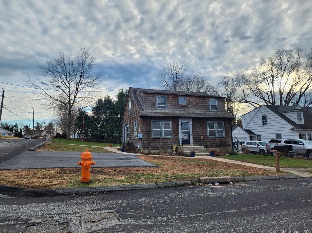 12 William St #1, Waterford, CT 06385