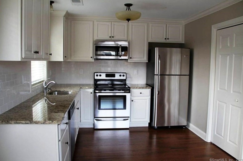 67 W Main St #422, Clinton, CT 06413