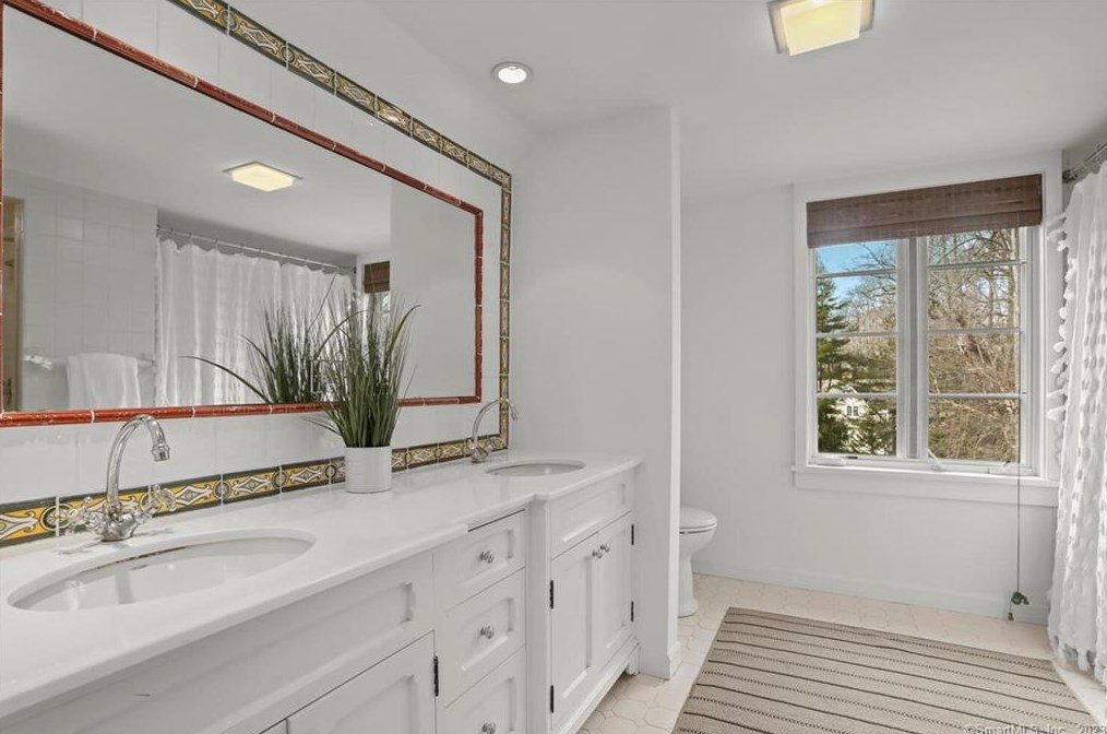 57 Nearwater Ln, Tokeneke CT  06820-5628 exterior