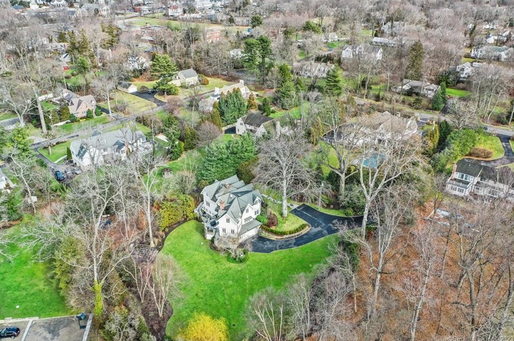 57 Nearwater Ln, Tokeneke CT  06820-5628 exterior