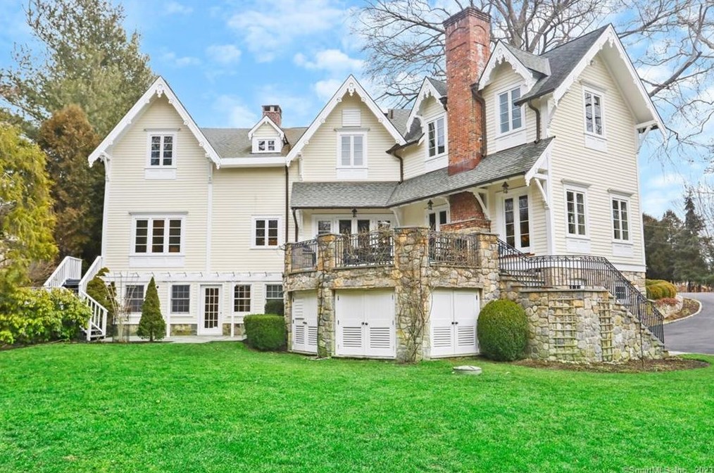 57 Nearwater Ln, Tokeneke CT  06820-5628 exterior