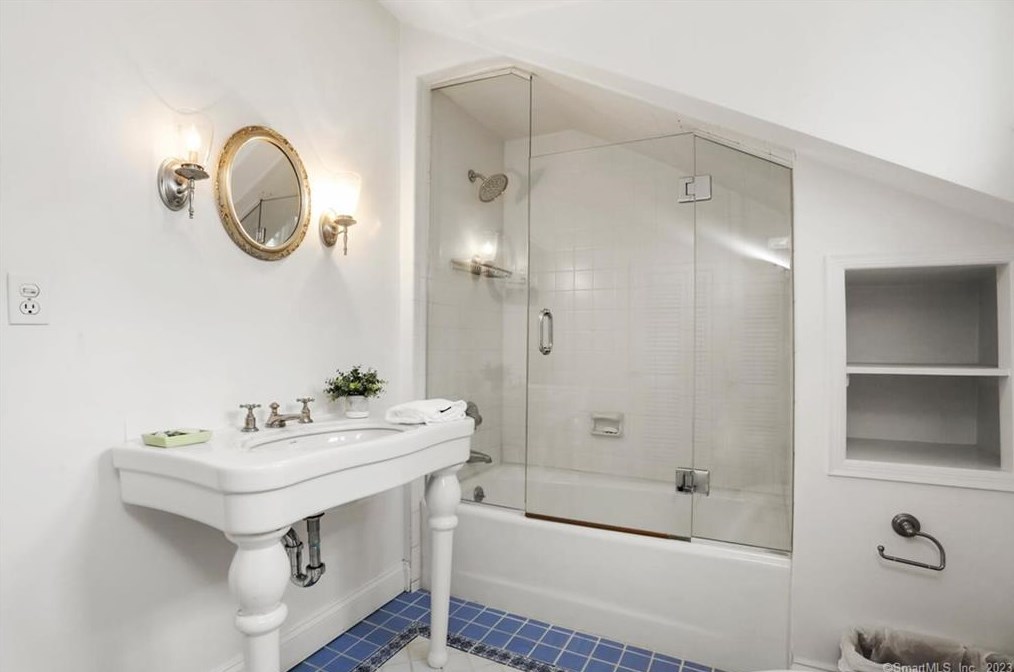 57 Nearwater Ln, Tokeneke CT  06820-5628 exterior