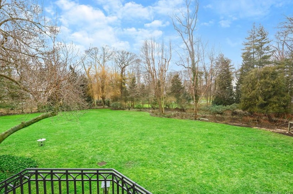 57 Nearwater Ln, Tokeneke CT  06820-5628 exterior