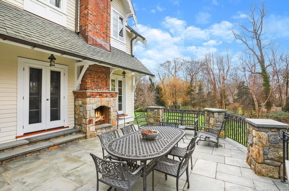 57 Nearwater Ln, Tokeneke CT  06820-5628 exterior