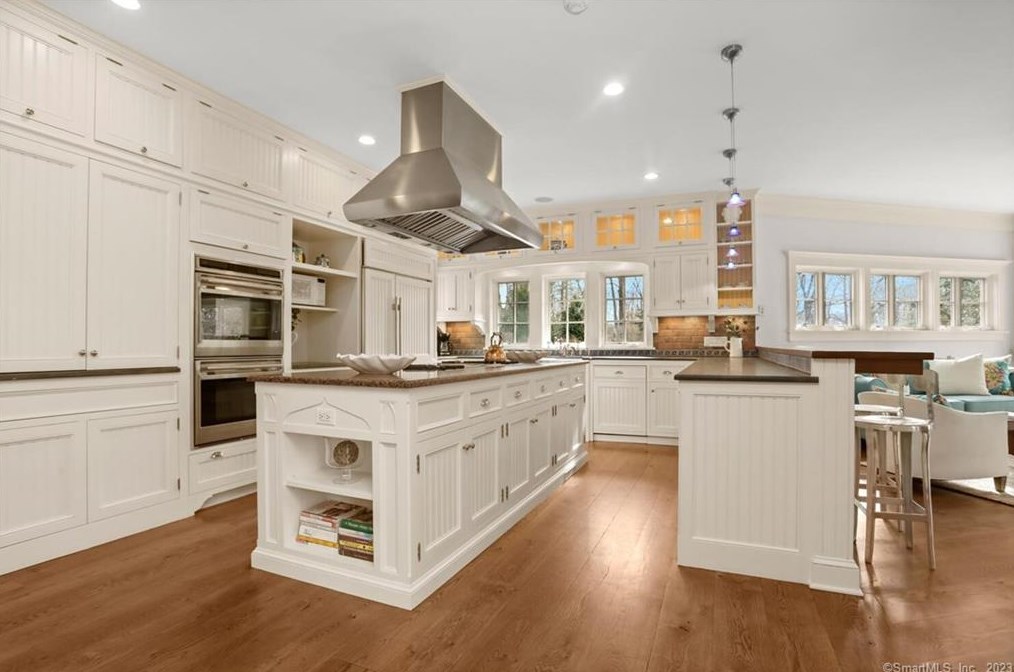 57 Nearwater Ln, Tokeneke CT  06820-5628 exterior