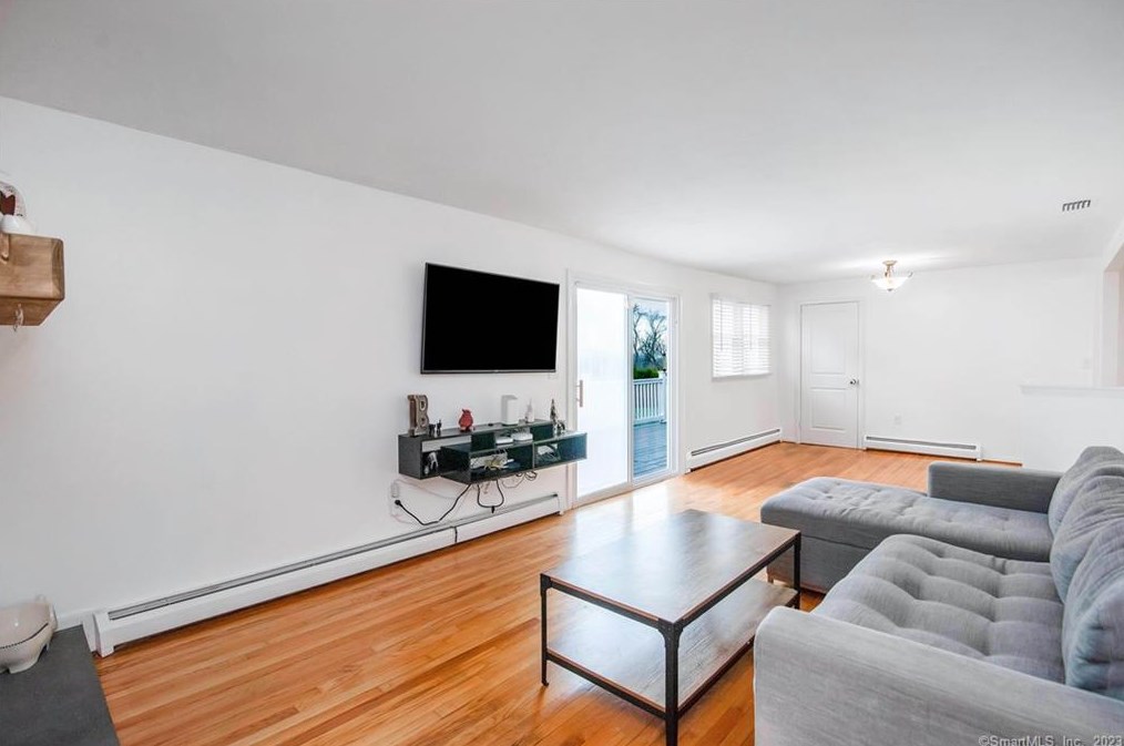 9 Janet Ln, Vernon CT  06066-3533 exterior