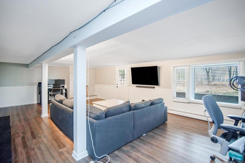 9 Janet Ln, Vernon CT  06066-3533 exterior