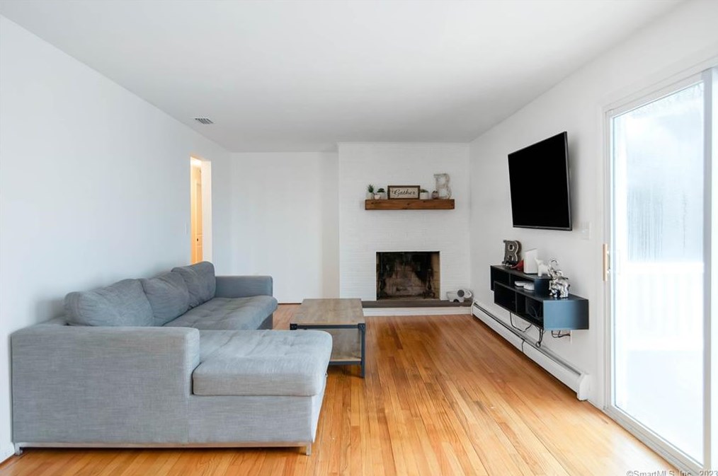 9 Janet Ln, Vernon CT  06066-3533 exterior