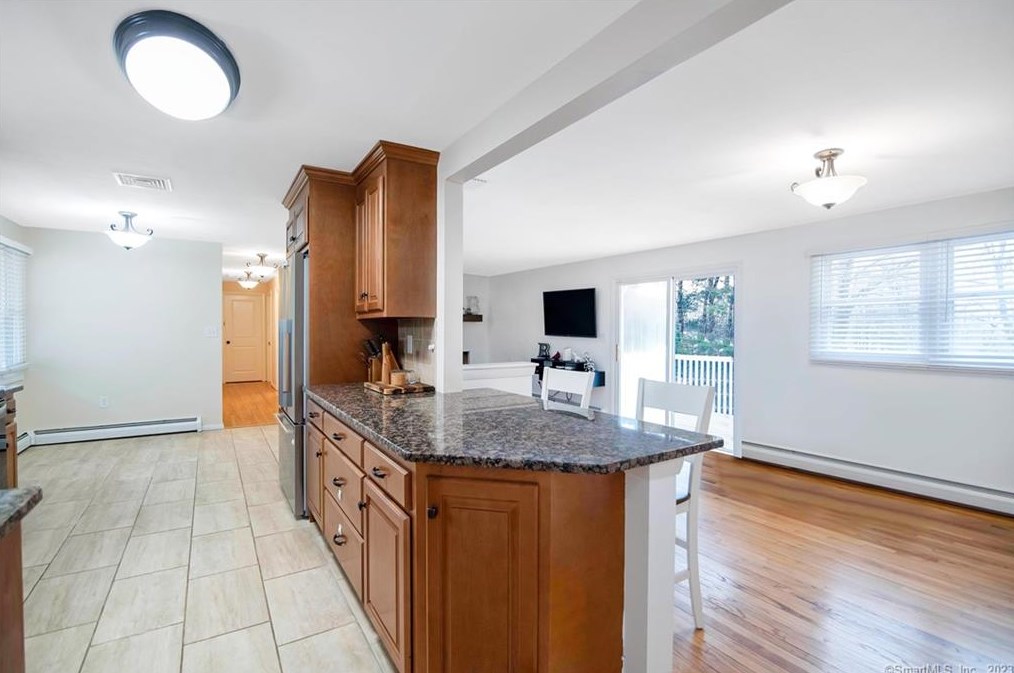 9 Janet Ln, Vernon CT  06066-3533 exterior