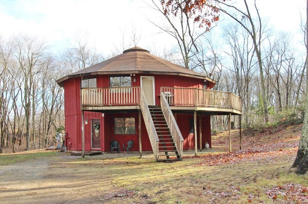 627 Hampton Rd, Pomfret Center, CT 06259
