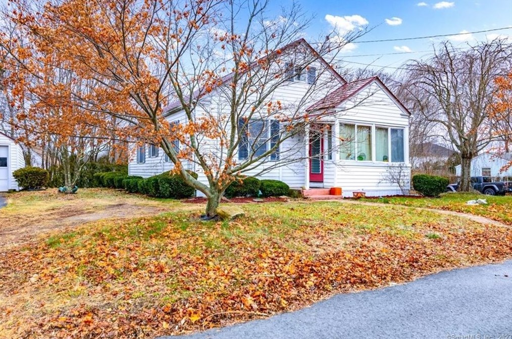 11 Miner Ave, Waterford, CT 06385