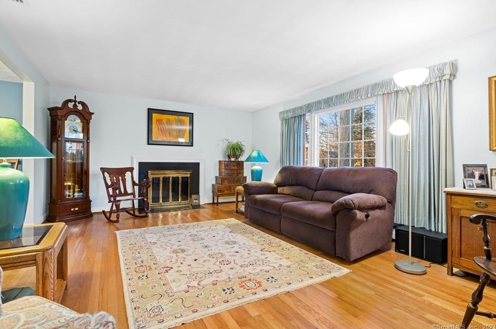 83 Elizabeth St, Wapping, CT 06074
