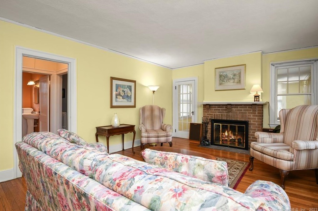 68 Goodrich Dr, Hartford, CT 06109