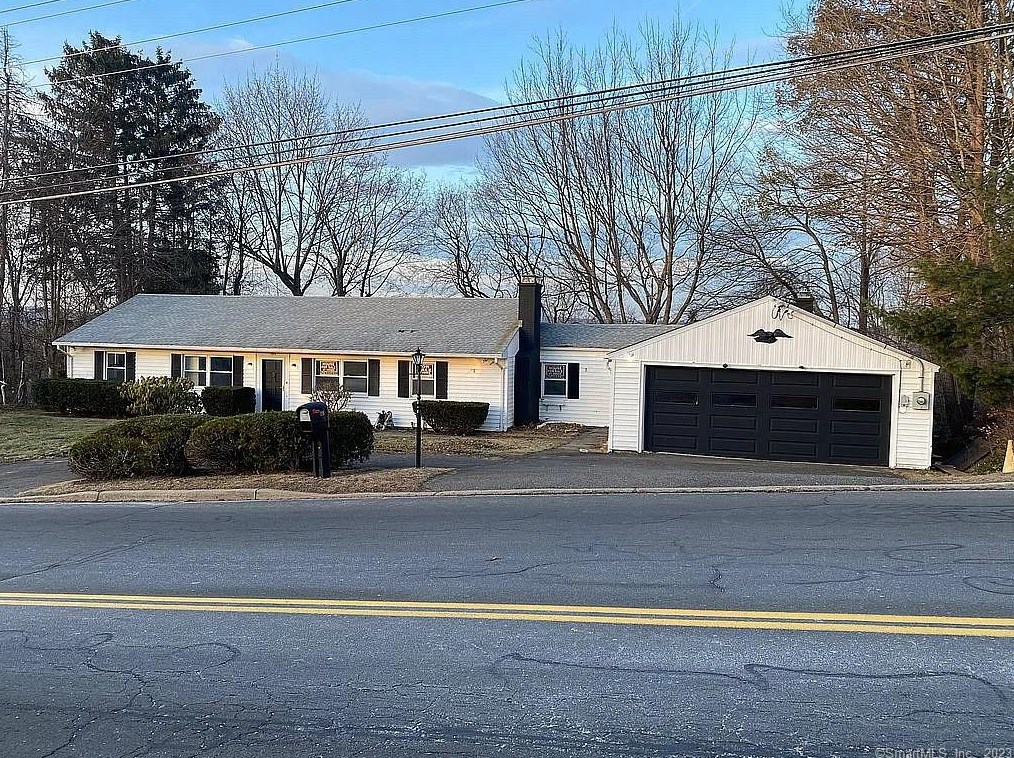 195 Bunker Hill Rd, Watertown, CT 06795-3334