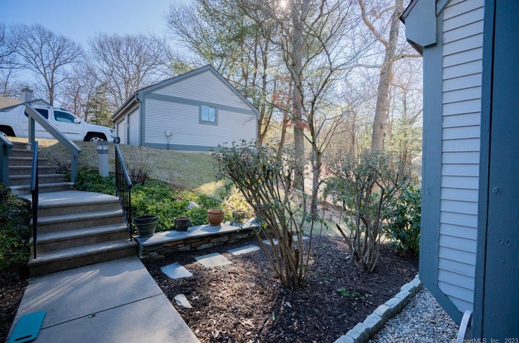 13 Strathmore Ln, Avon, CT 06001-4535