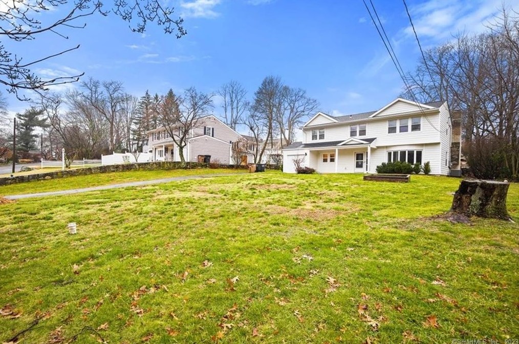 46 Rolling Wood Dr, Stamford, CT 06905