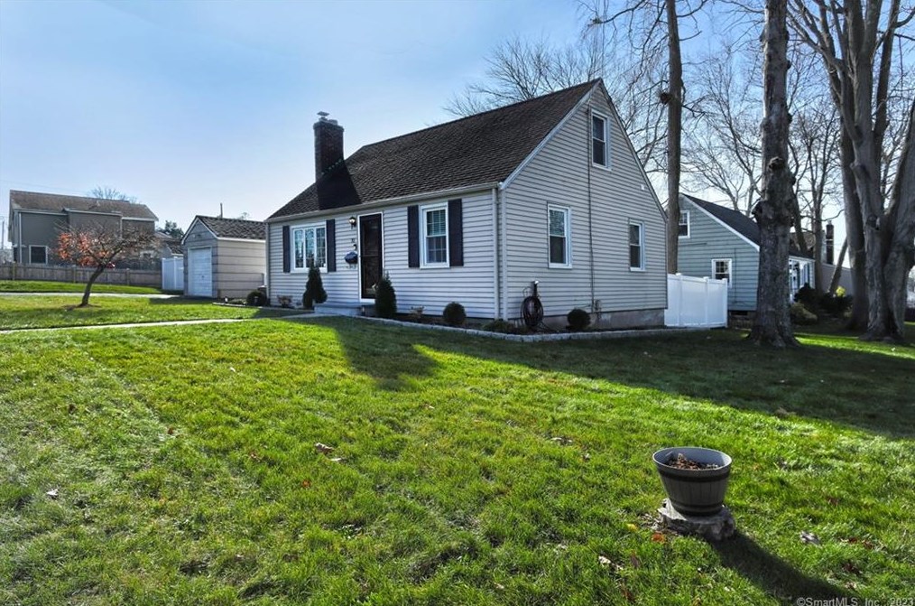 70 Mills Ave, Milford, CT 06460